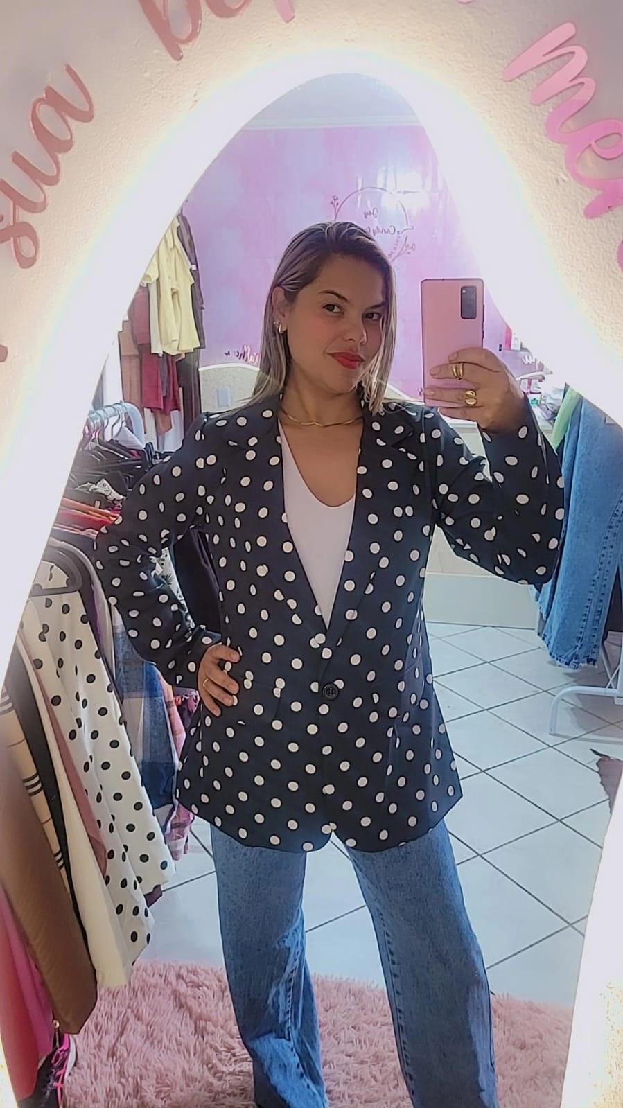 Blazer poá feminino estampado.
